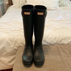 Beautiful lightly-used hunter boots